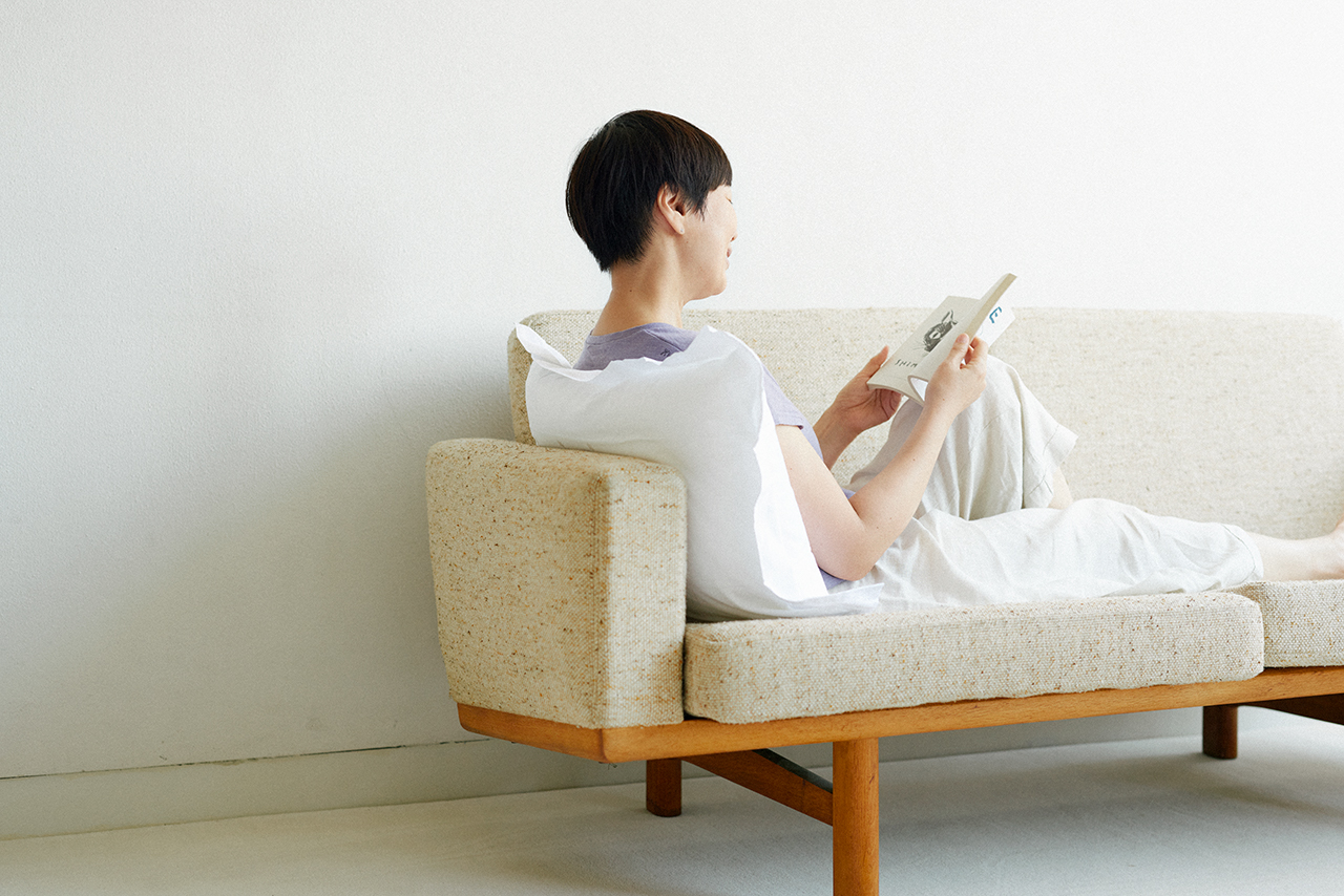 このふわふわ＆もちもちのピローをクッションとしても活躍させたいくらい。