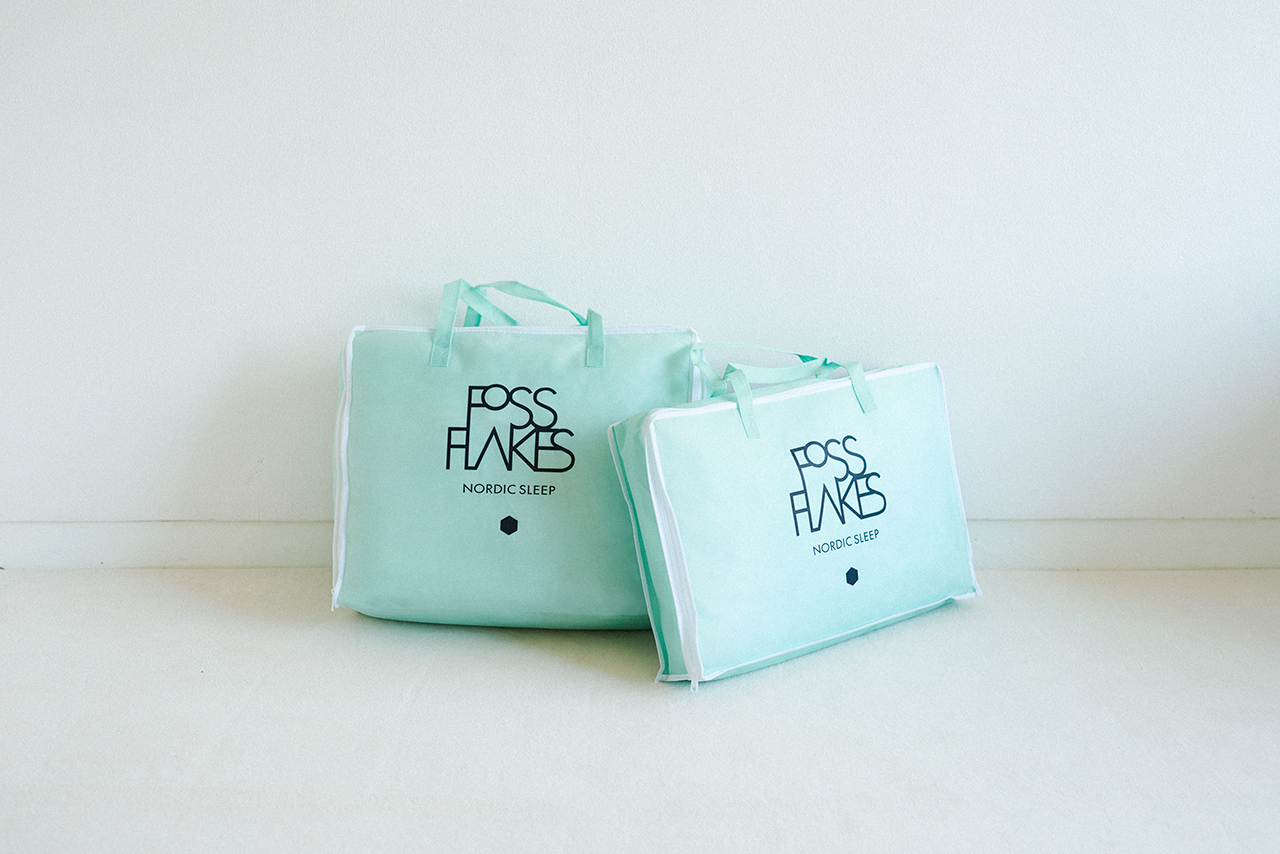 シーズンオフは丸洗いしたあと、こちらのさわやかなグリーンのバッグに入れれば収納もすっきり。