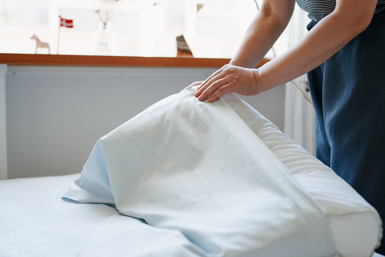 ノルディックスリープの枕生地はコットンツイル生地を使用。その高密度ゆえにダニの侵入も防げるのだとか。有害物質検査をパスした製品が認証される「エコテックス® スタンダード100（クラス１）」を取得していて、安心安全の素材なんです。