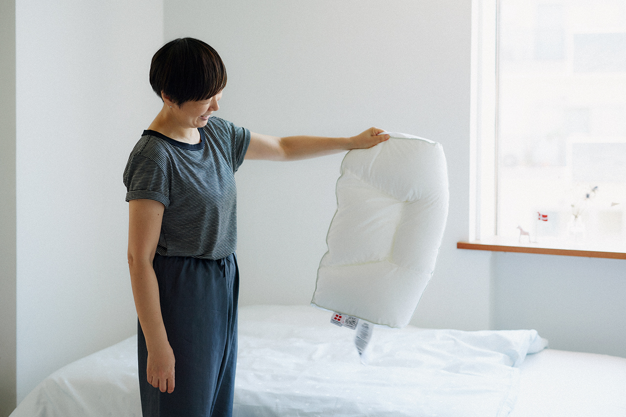 このように端を持って振りさばけば、形もすぐに元通りです。