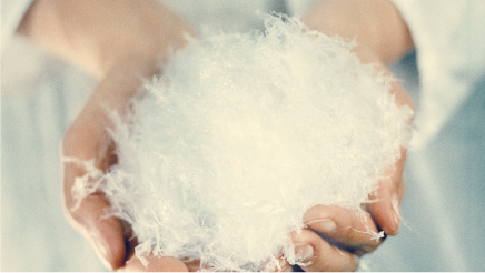 雪のようにフワフワした独自素材